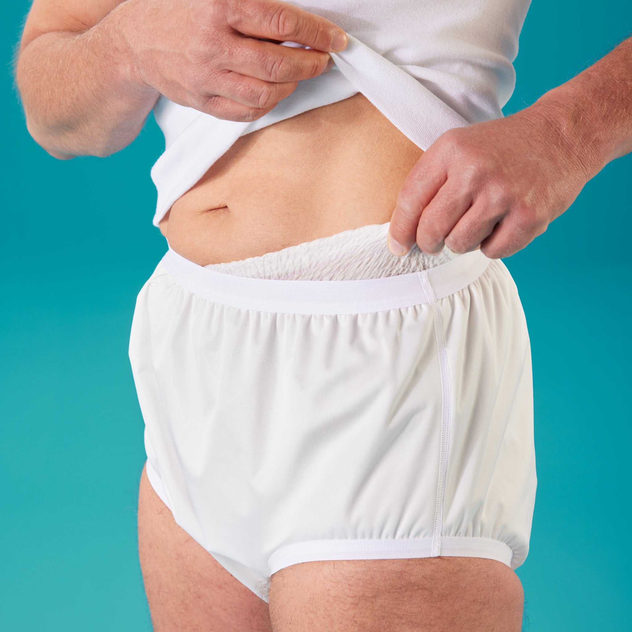 Nahaufnahme des suprima PU-Slip 1204 in weiß mit seitlich herausgezogener Vorlage